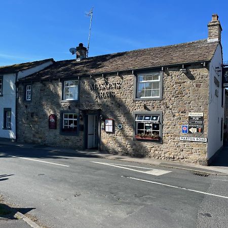 Masons Arms Hotel Gargrave Exterior foto