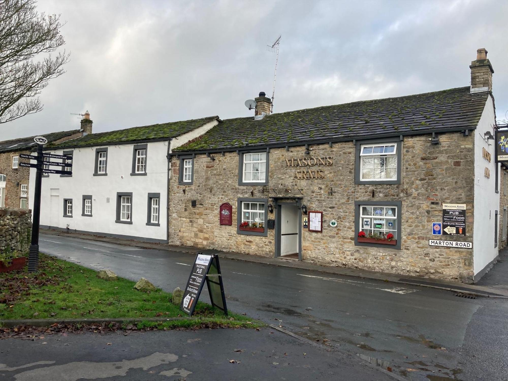 Masons Arms Hotel Gargrave Exterior foto
